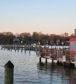 Mikes Restaurant & Crabhouse – Riva